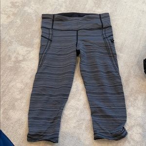 Lululemon under knee crop pants